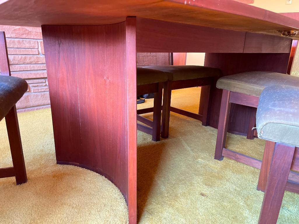 Mid Century Modern Walnut Dining Table Incl 2 Leafs & 6 Chairs. The Table is 28" T x 72" W x 42" D