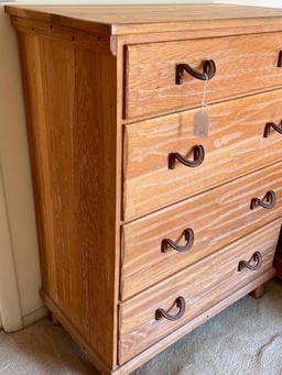 Vintage Ranch Oak 4 Drawer Dresser w/Horseshoe Pull Accents. This is 44.5" T x 35" W x 19" D