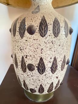 30" Lamp w/Shade & Leaf Print Accent