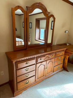 9 Drawer, Oak Dresser w/Mirror. This is 33" T x 70" W x 19" D