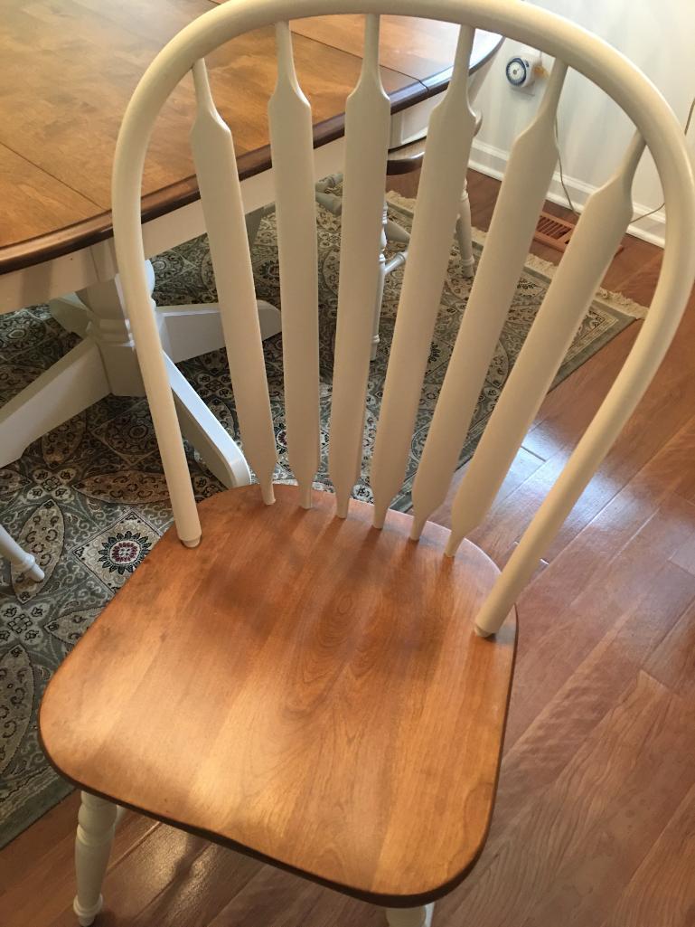 Dining Room Table w/Leaf and 4 Chairs