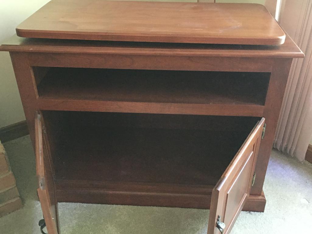 TV Stand with Swivel Top