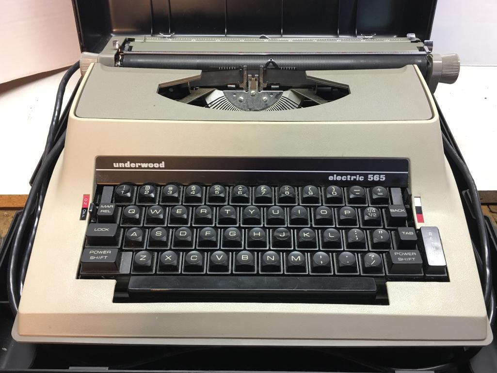 Portaable Underwood Electric 565 Typerwriter