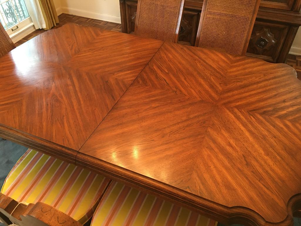 Vintage Dining Room Table w/Two Leafs, Six Chairs and Two Captain Chairs