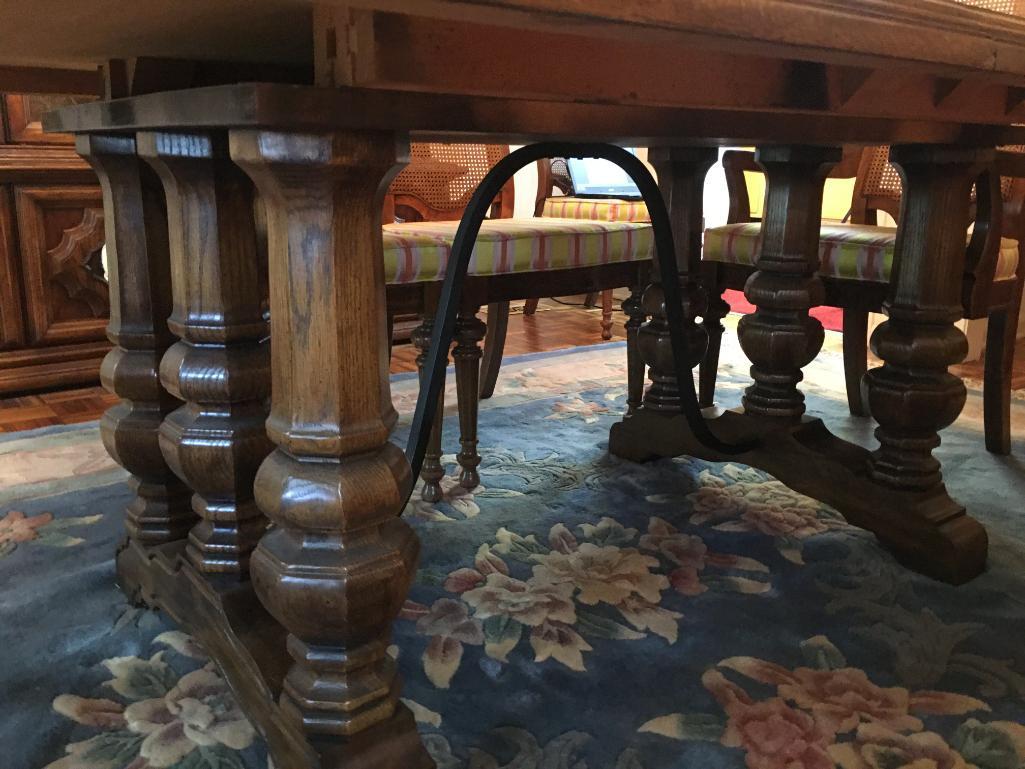 Vintage Dining Room Table w/Two Leafs, Six Chairs and Two Captain Chairs