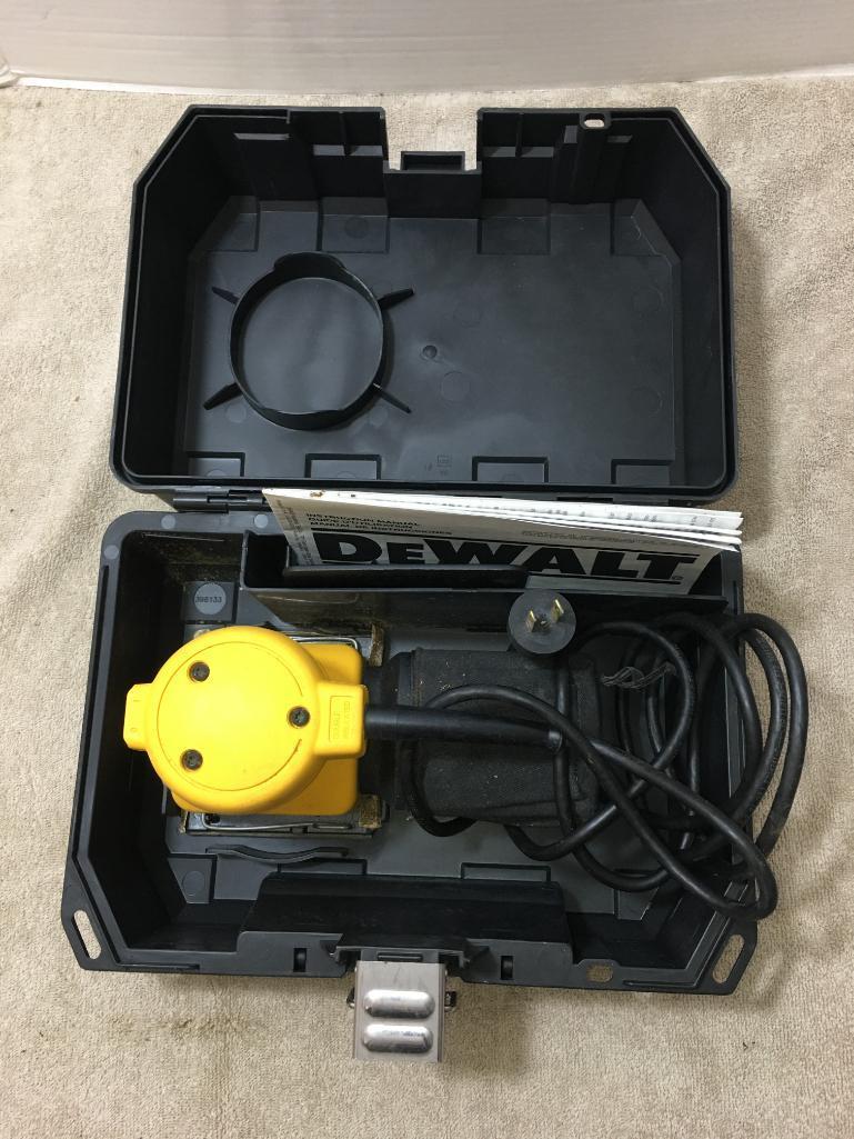 Dewalt 1/4 Sheet Sander w/Case