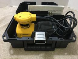 Dewalt 1/4 Sheet Sander w/Case