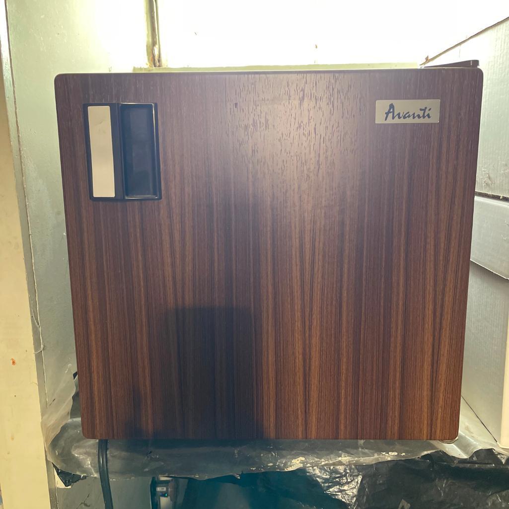 Avanti Mini Refrigerator (Basement)