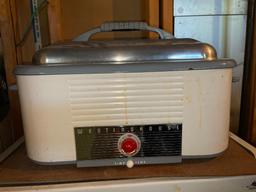 Mid Century Westinghouse Electric Roaster Oven - Like New Condition (Basement)