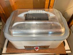 Mid Century Westinghouse Electric Roaster Oven - Like New Condition (Basement)