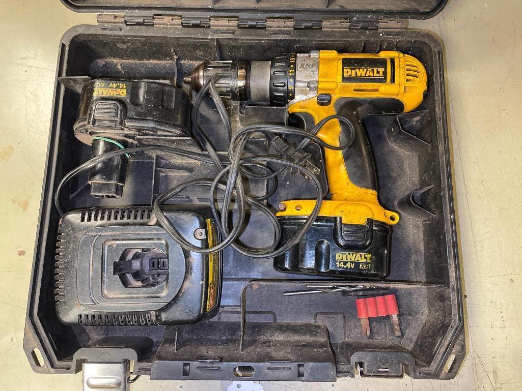 Dewalt 14.4V DW983K Drill w/Charger and Case