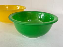 Set of 2 Pyrex Bowls