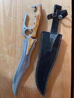 Knife with Leather Sheath