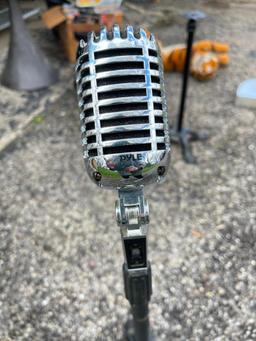 Pyle Microphone and Stand