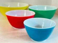 Set of Vintage Pyrex Nesting Mixing Bowls