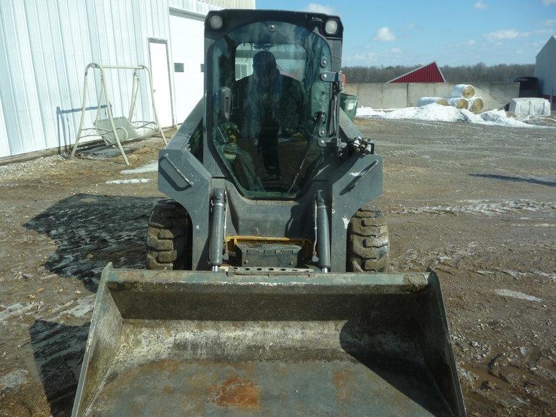 JD 320 Skid Steer