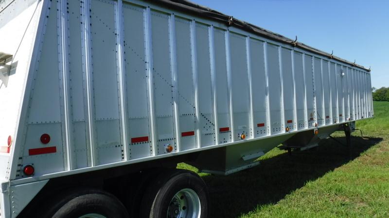 1997 Cornhusker 800 Trailer