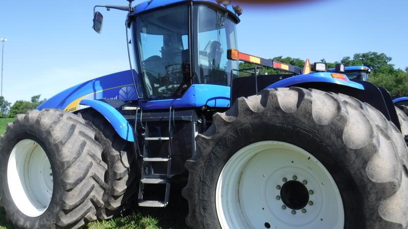 New Holland TJ480 Tractor