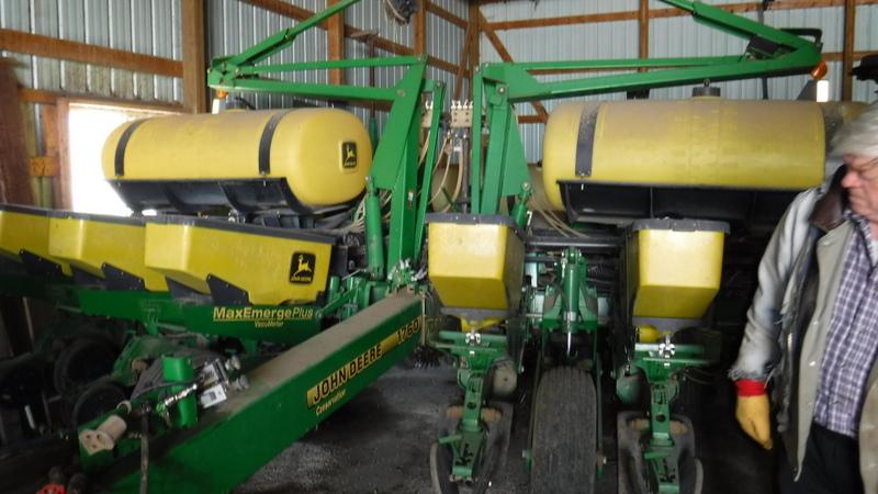 John Deere 1760 Planter