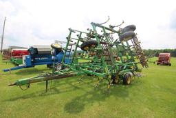 JD 980 Field Cultivator