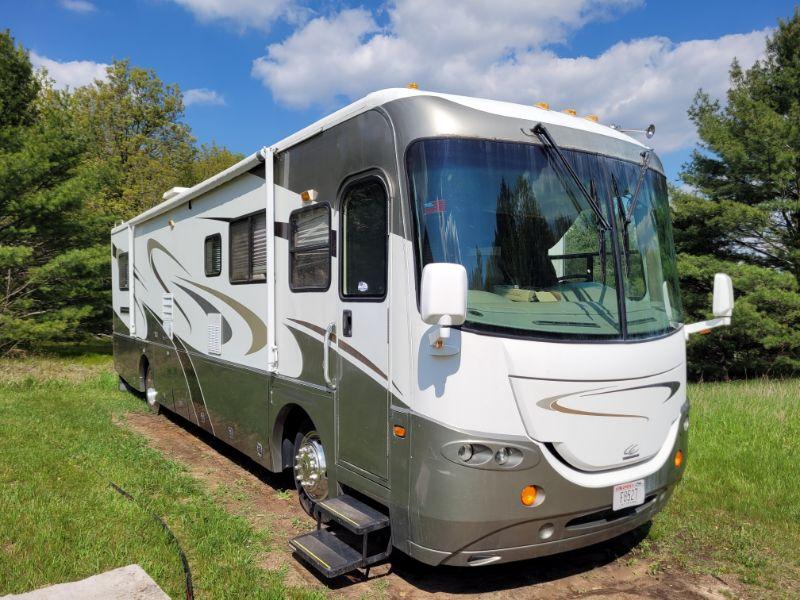 2005 Coachmen Cross Country Sport Coach RV