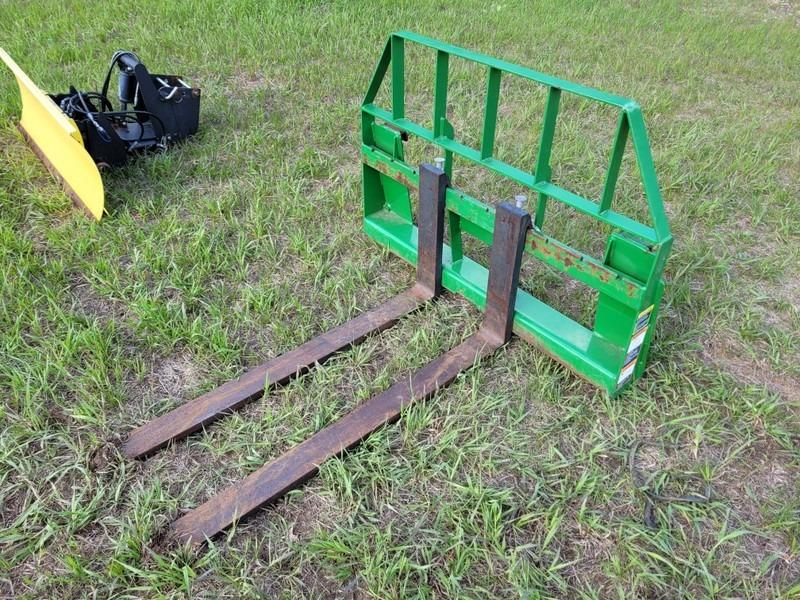 John Deere Pallet Forks