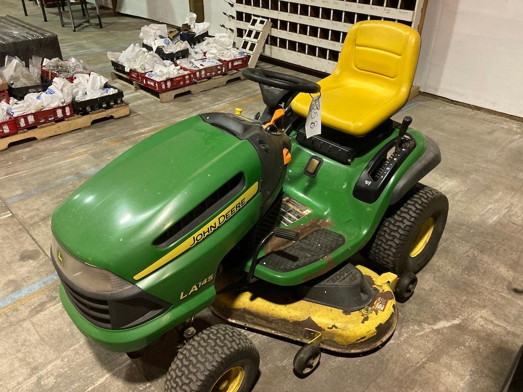 John Deere LA145 Lawn Mower