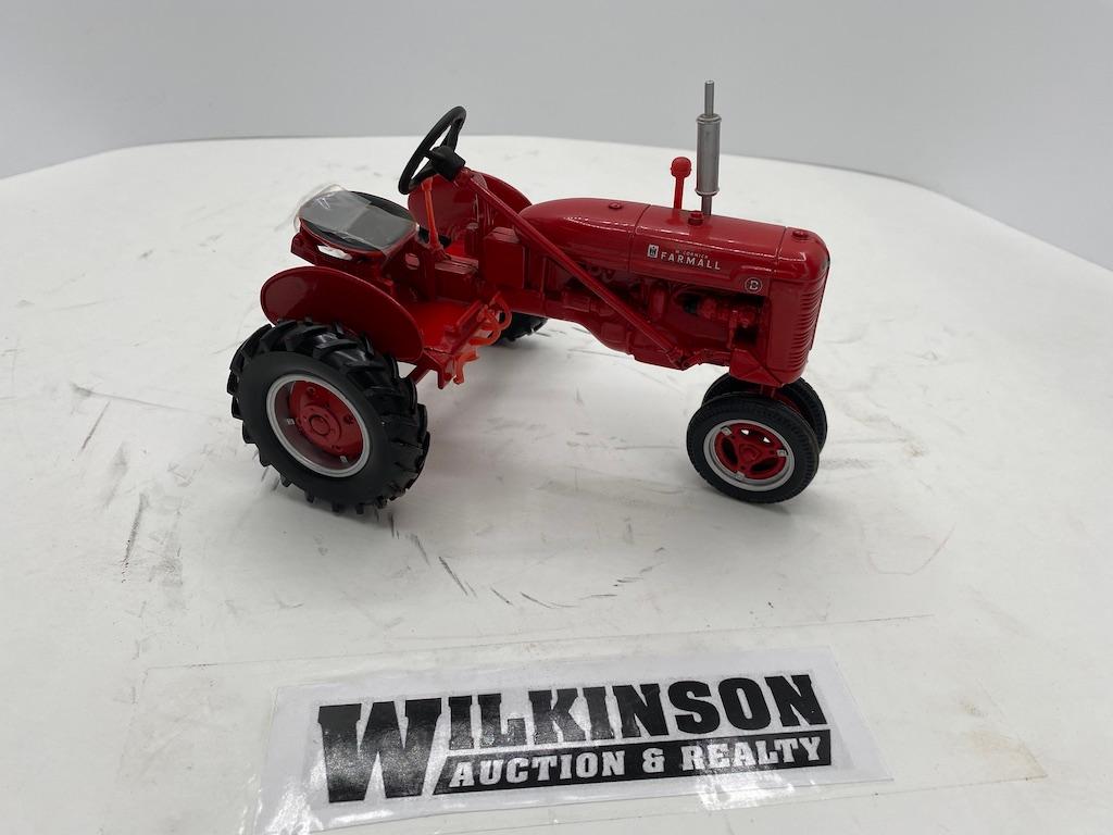 Ertl Farmall B Cultivision