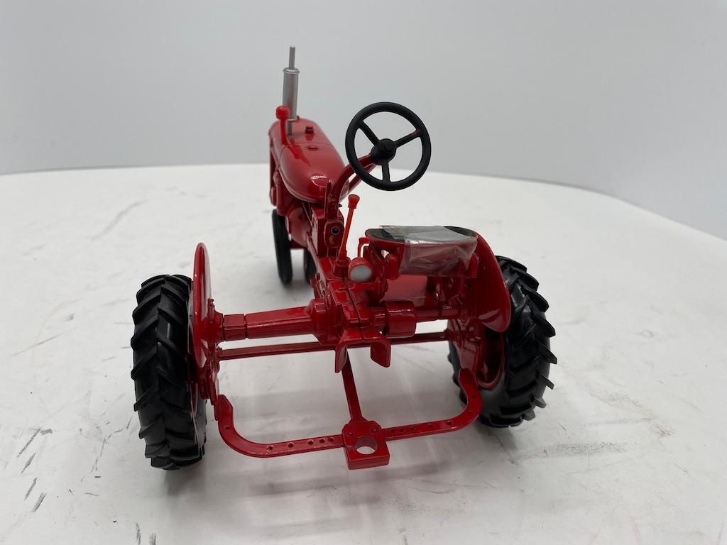 Ertl Farmall B Cultivision