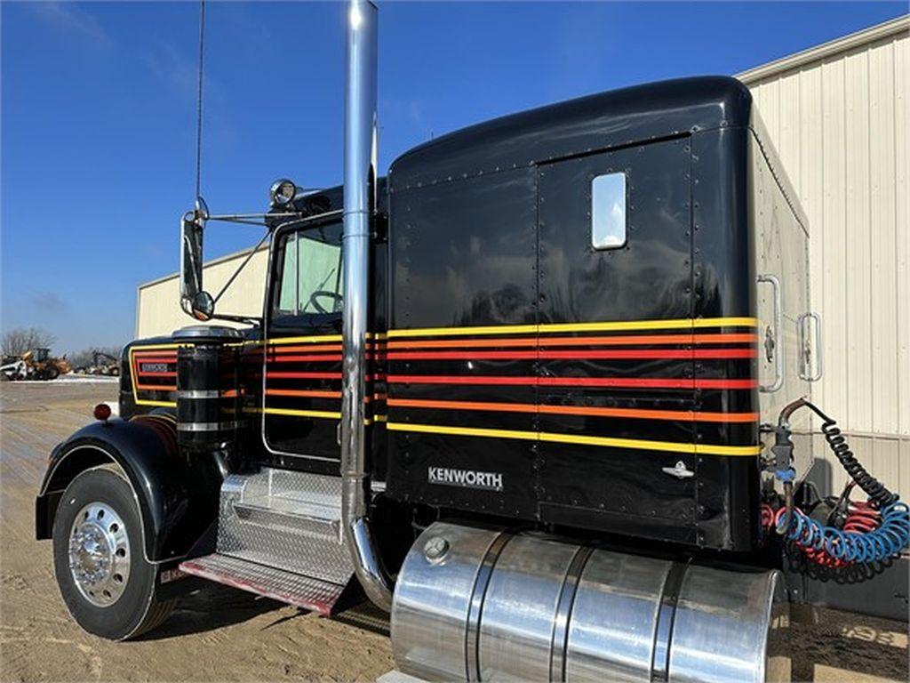 1981 KENWORTH W900A