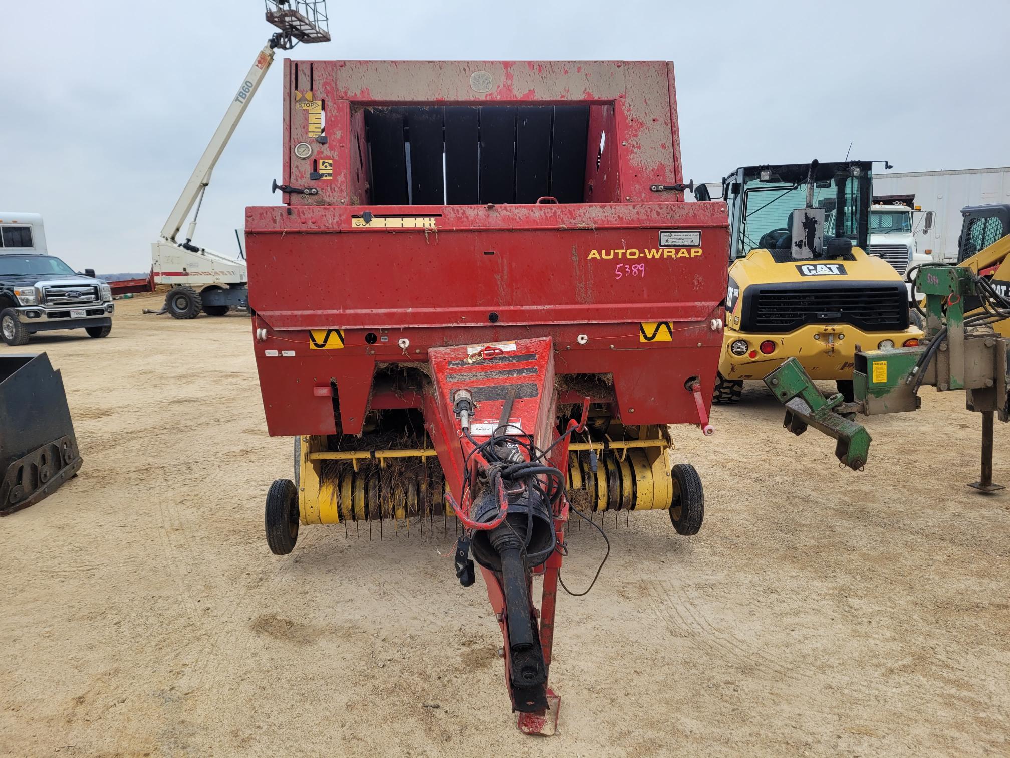 New Holland 644 Round Baler