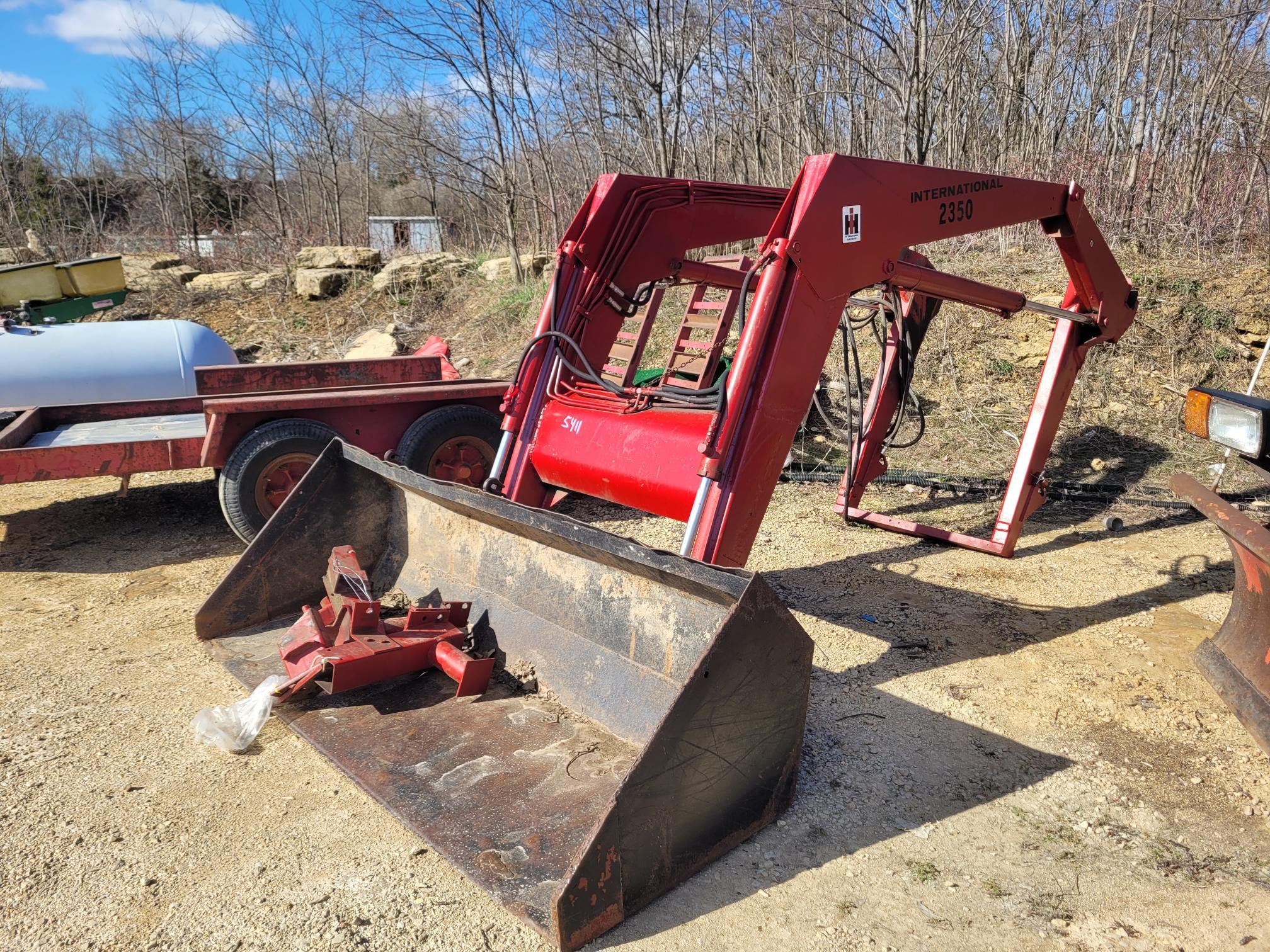 International 2350 Loader