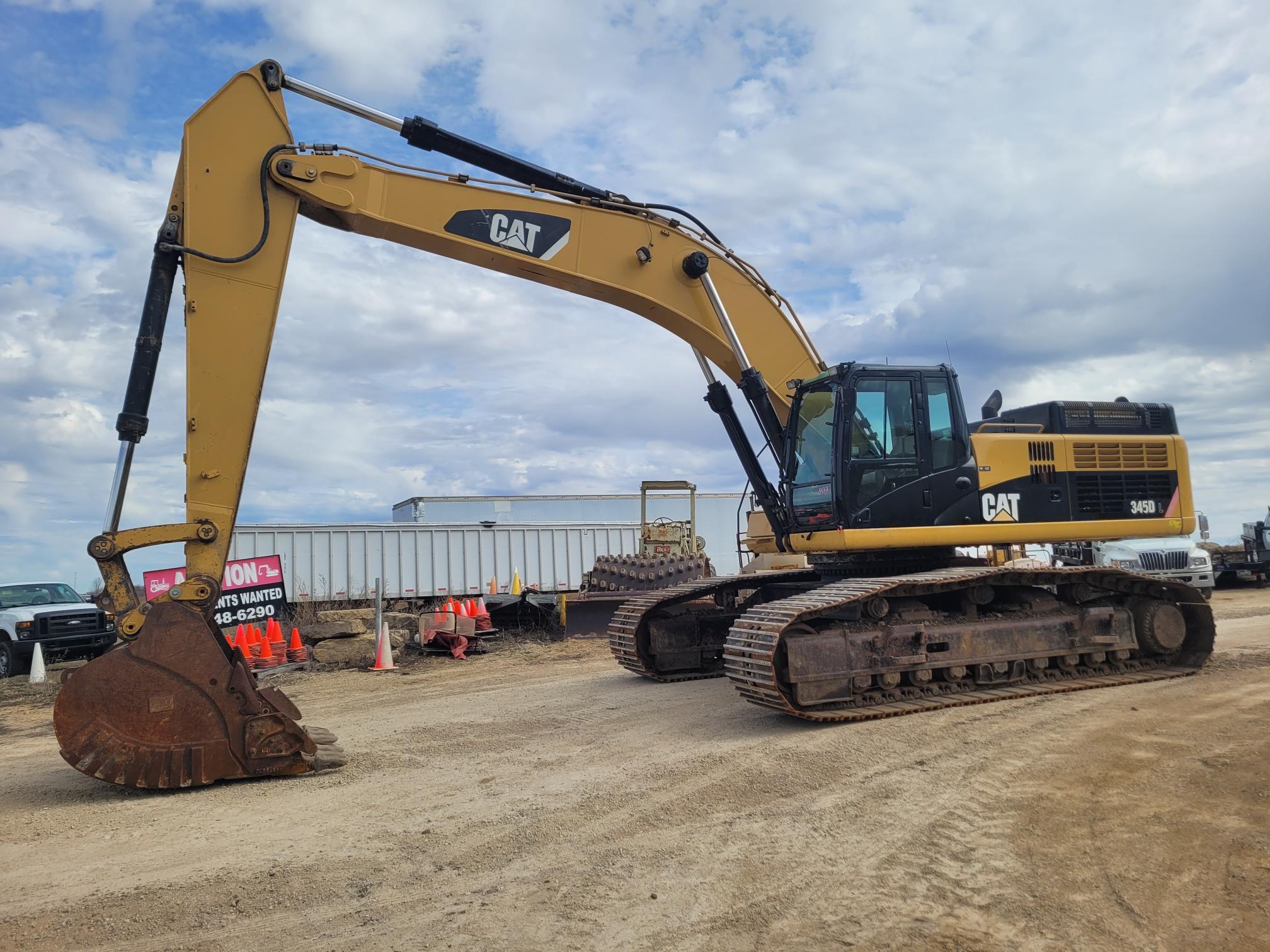 Caterpillar 345DL Excavator