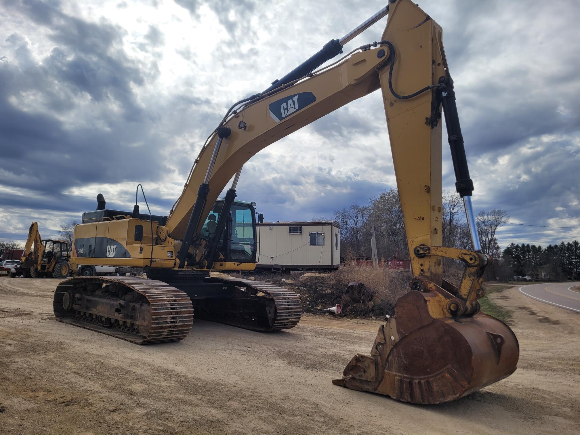 Caterpillar 345DL Excavator