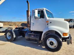 2000 International Navistar 8100 4x2 Semi-Tractor