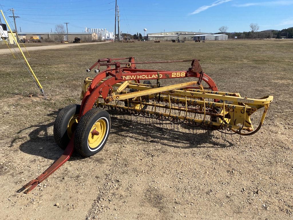 New Holland 258 Rake