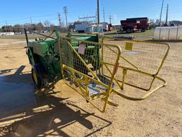 John Deere 327 Baler