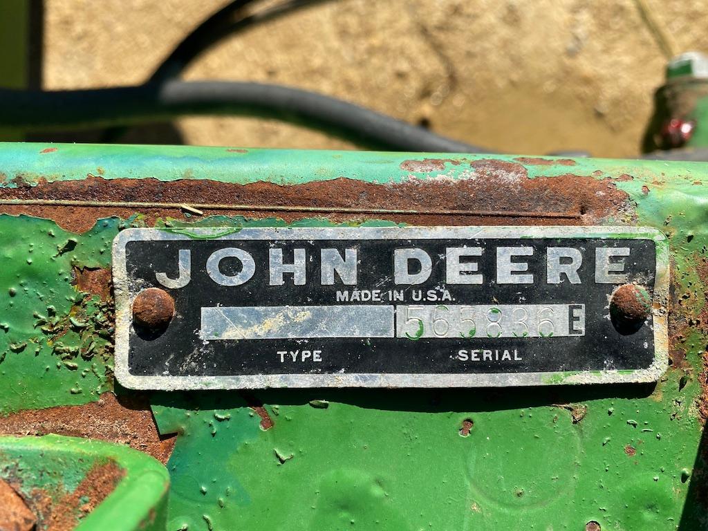 John Deere 327 Baler