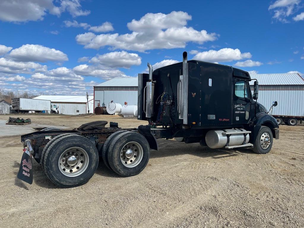 2004 Freightliner Columbia Semi