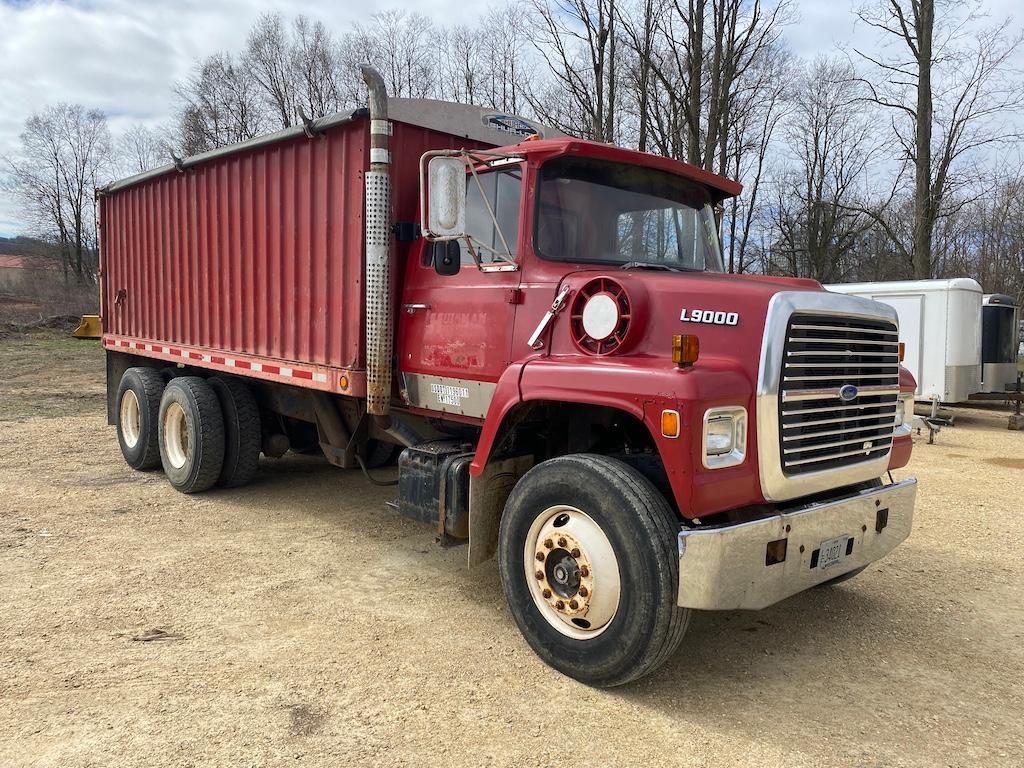 1972 Ford L9000 Grain Truck