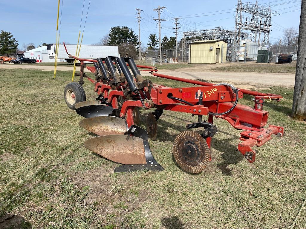 International 720 Automatic Plow