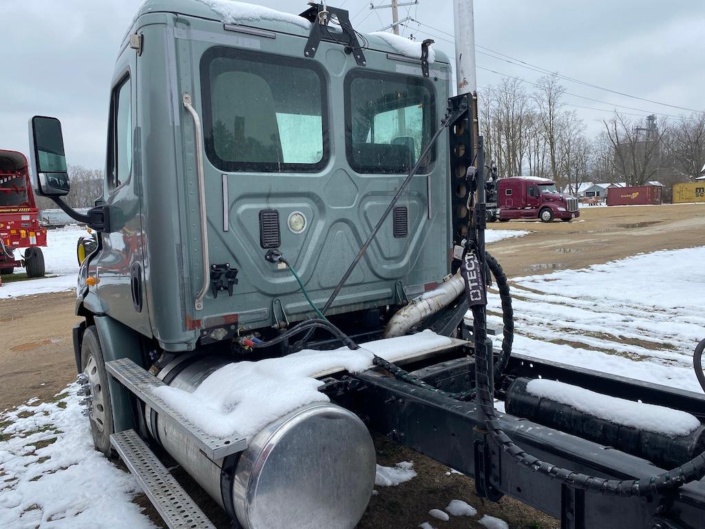 2014 Freightliner Cascadia S125 Day Cab Semi