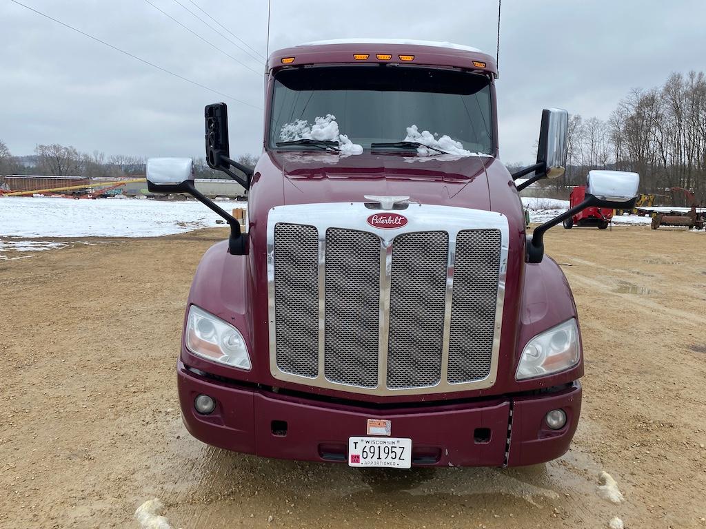 2015 Peterbilt 579 Sleeper Semi