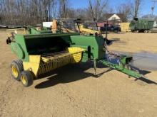 John Deere 327 Baler