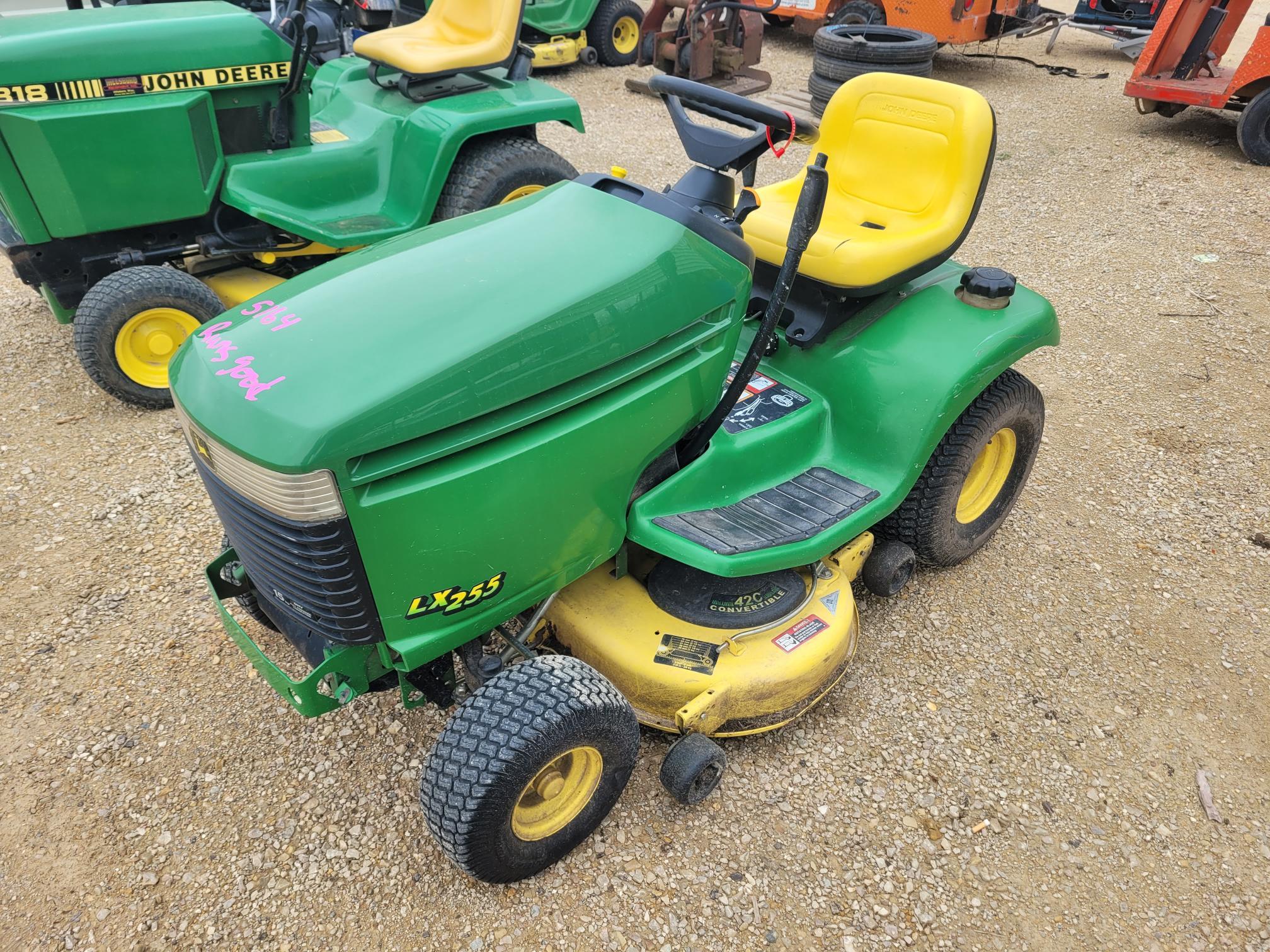 John Deere LX255 Lawn Tractor