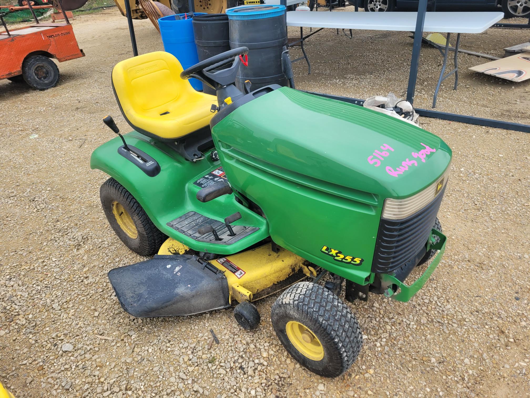 John Deere LX255 Lawn Tractor