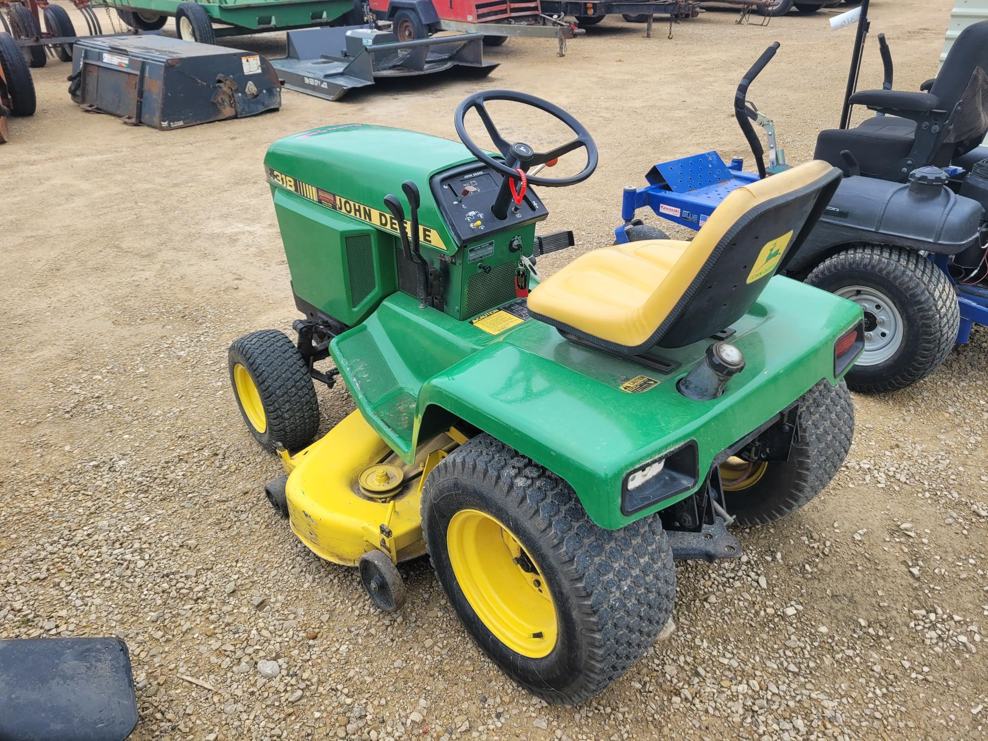 John Deere 318 Lawn Tractor