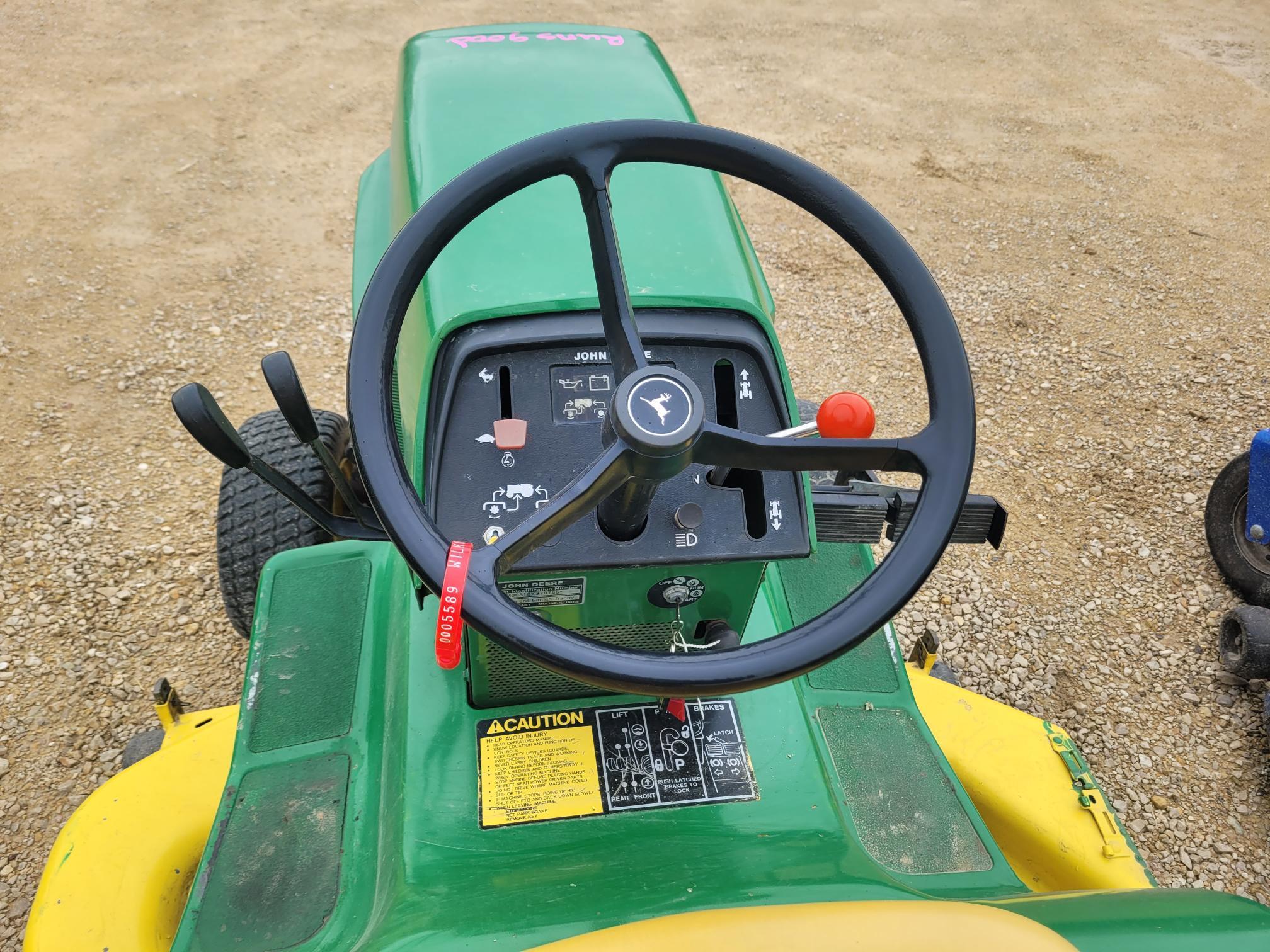 John Deere 318 Lawn Tractor