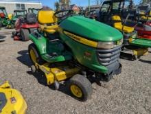 John Deere X320 Lawn Tractor