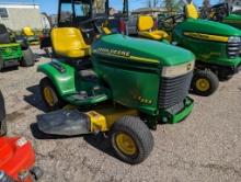 John Deere LX255 Lawn Tractor